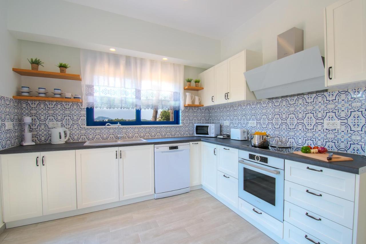 Akrochori Holiday home *